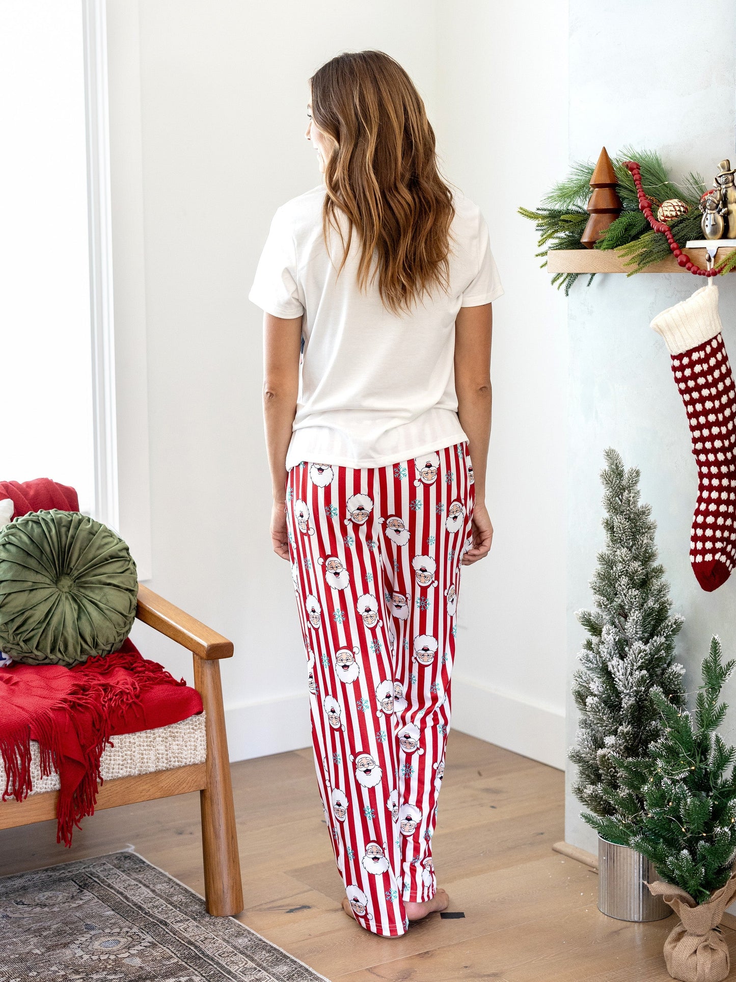 Conjunto de Pijamas de Natal em Conjunto para a Família - Pai Natal e Flocos de Neve em Riscas Vermelhas