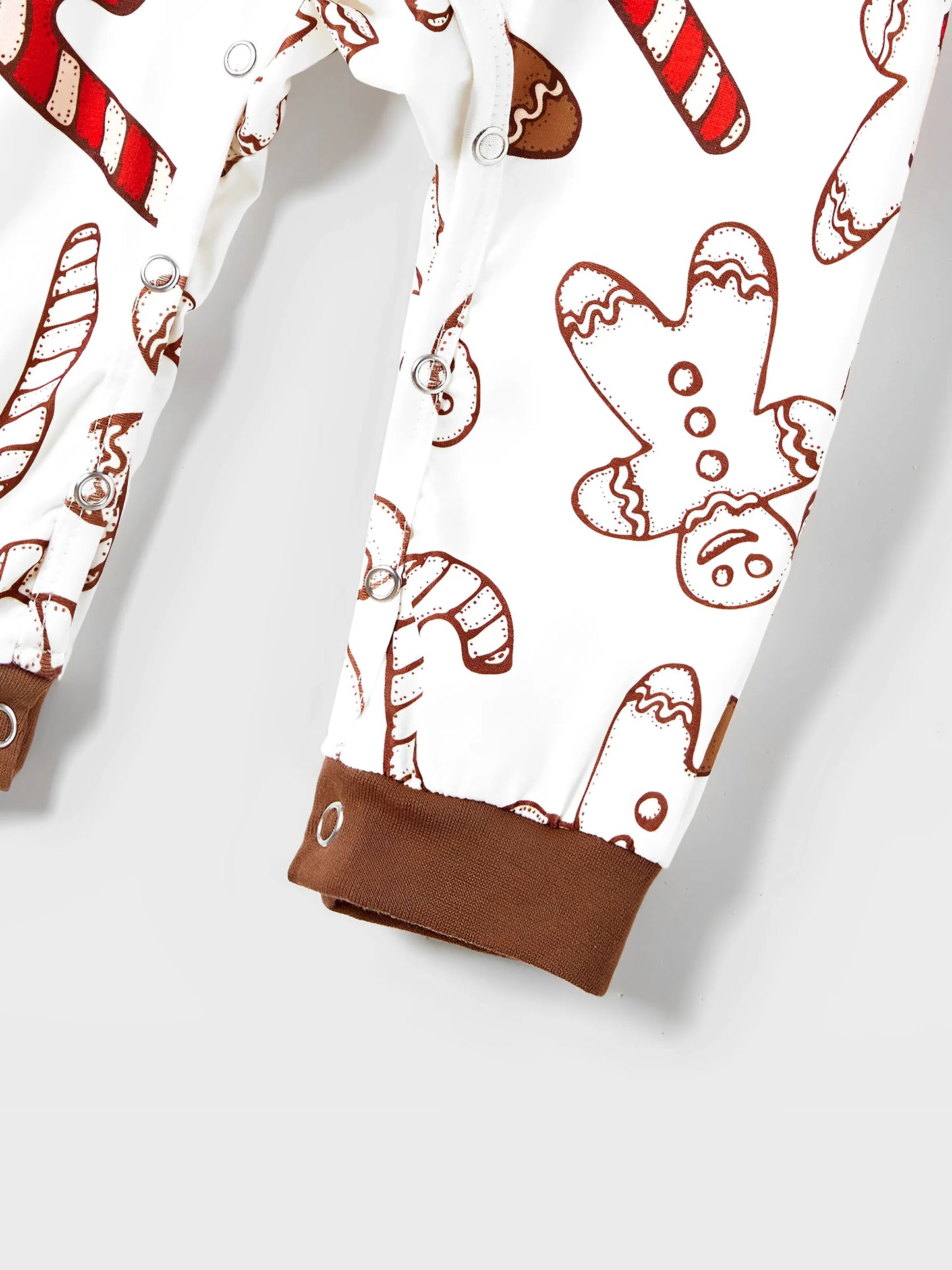 Conjunto de Pijamas de Manga Longa para a Família com Letras e Impressão de Homem de Gengibre, em Cor Caqui, Inclui Meias de Natal.