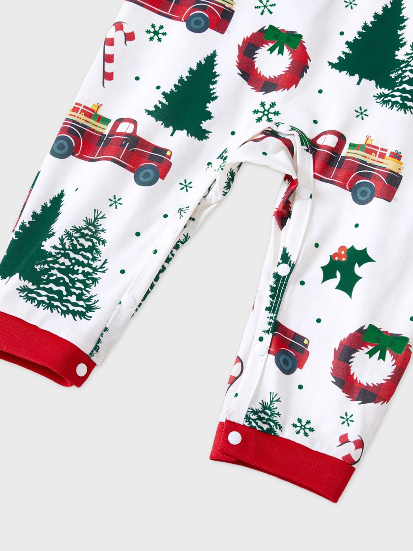 Conjunto de Pijamas de Manga Longa com Estampado de Árvores de Natal e Carros, Coordenados para a Família, com Meias de Natal em Várias Cores