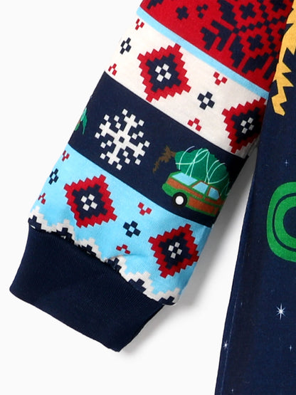 Conjuntos de Pijamas Coordinados com Estampas de Personagens para a Família nas Férias de Natal, com Meias de Natal