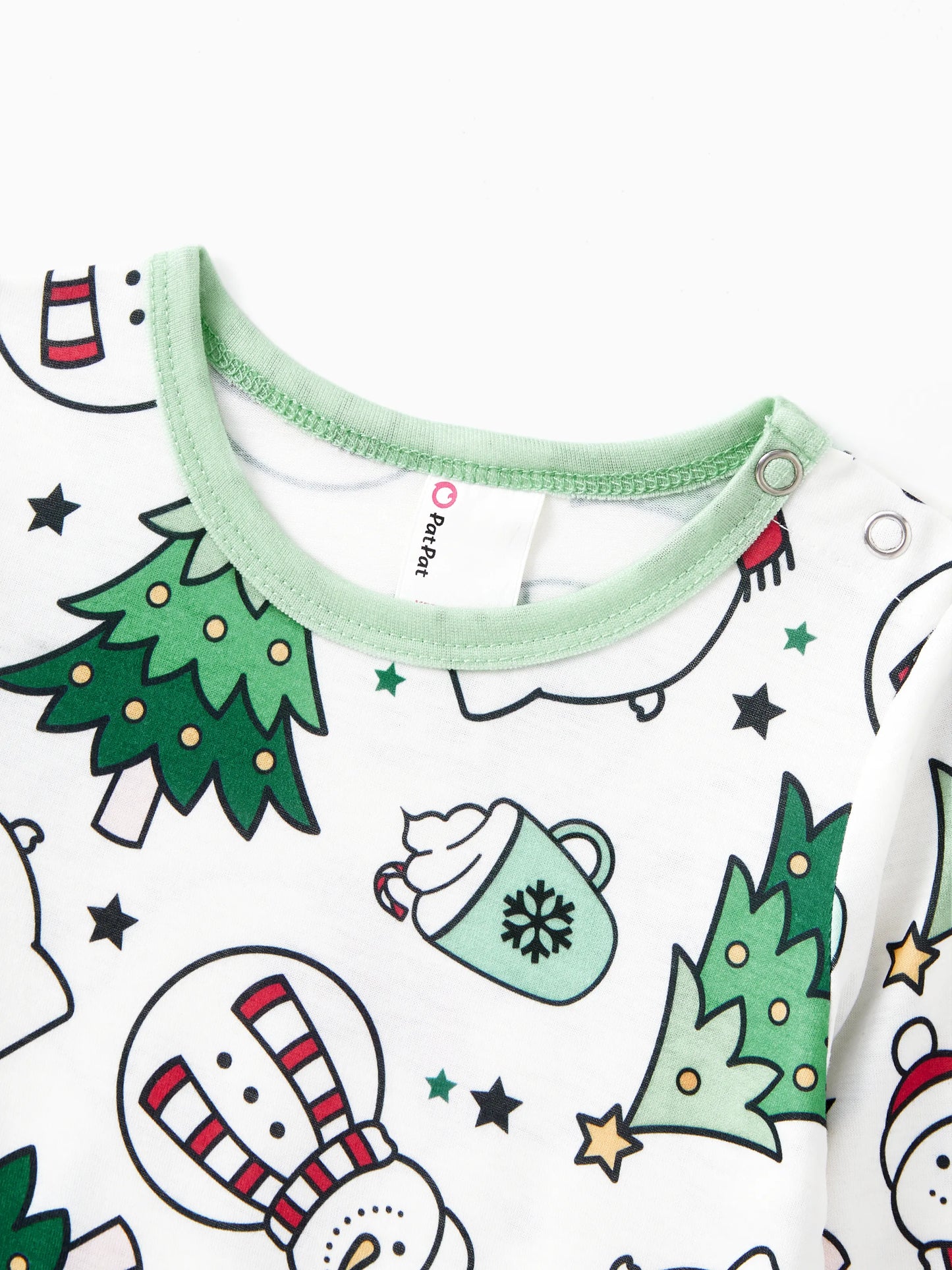 Conjunto de Pijamas de Natal em Família com Mangas Longas – T-Shirts Verdes Muito Felizes e Calças com Padrão, Inclui Meias de Natal – Verde Primavera Médio
