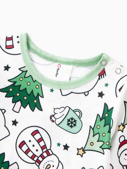 Conjunto de Pijamas de Natal em Família com Mangas Longas – T-Shirts Verdes Muito Felizes e Calças com Padrão, Inclui Meias de Natal – Verde Primavera Médio