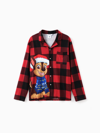 Conjuntos de Pijamas em Vichy Vermelho da PAW Patrol para a Família, com Estampas de Chase, Marshall, Skye e Rubble, acompanhados de Meias de Natal.