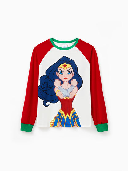 Conjuntos de Pijamas de Natal em Família, Igualzinhos, da Justice League com Batman/Superman Mulher Maravilha, acompanhados de Meias de Natal.