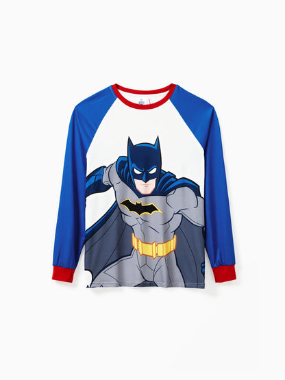 Conjuntos de Pijamas de Natal em Família, Igualzinhos, da Justice League com Batman/Superman Mulher Maravilha, acompanhados de Meias de Natal.