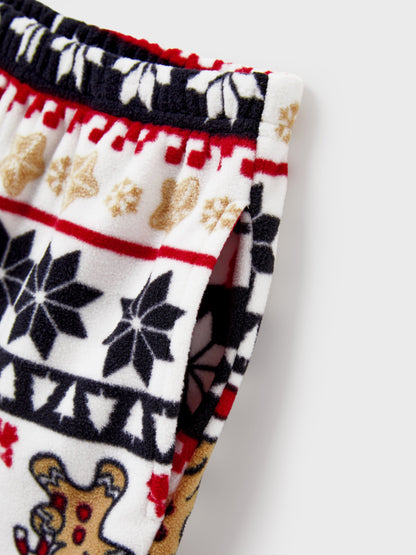 Conjunto de Pijamas de Fleece em Família para o Natal com Estampado de Gengibre e Flocos de Neve e Meias de Natal Vermelhas