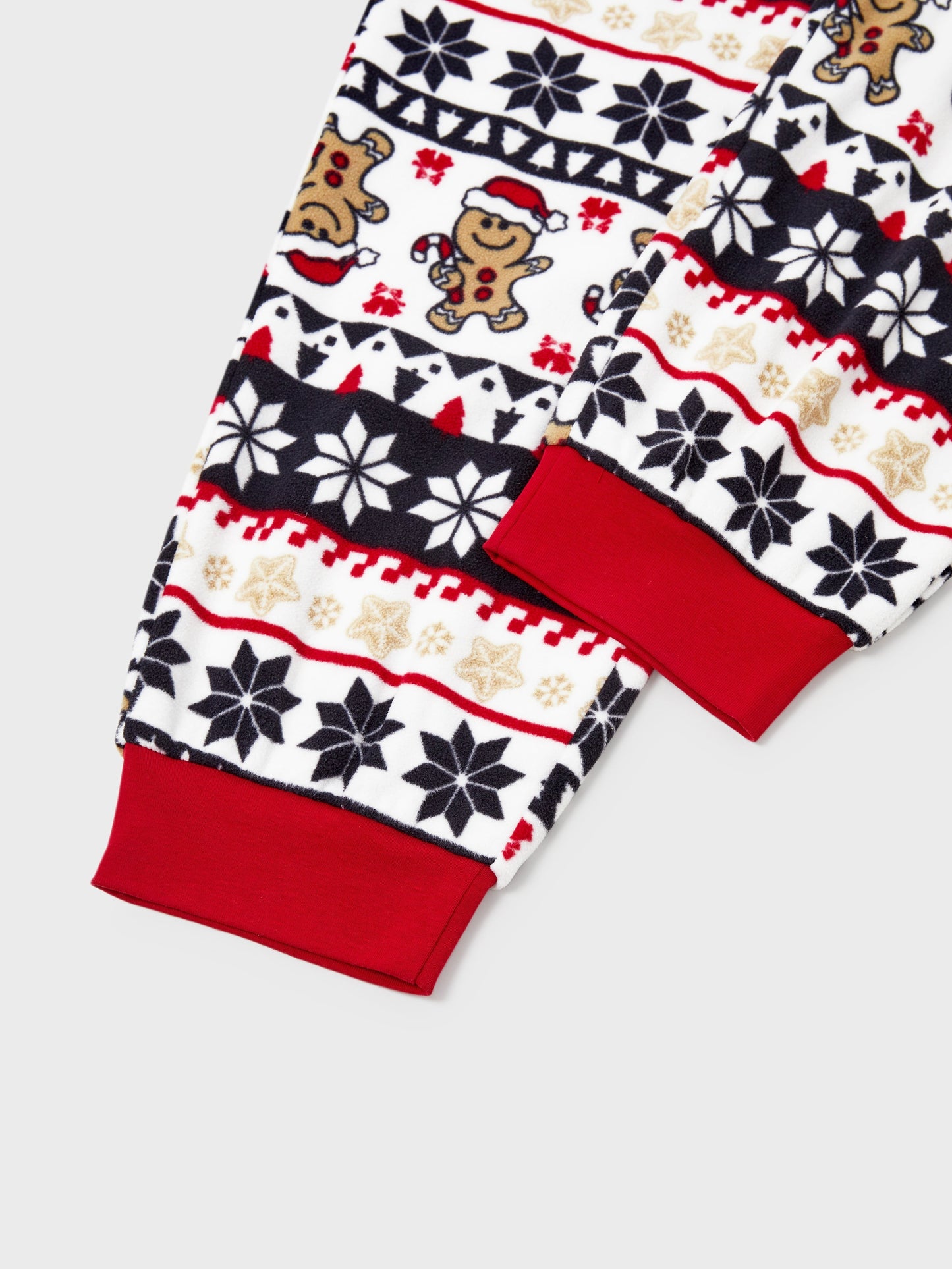 Conjunto de Pijamas de Fleece em Família para o Natal com Estampado de Gengibre e Flocos de Neve e Meias de Natal Vermelhas
