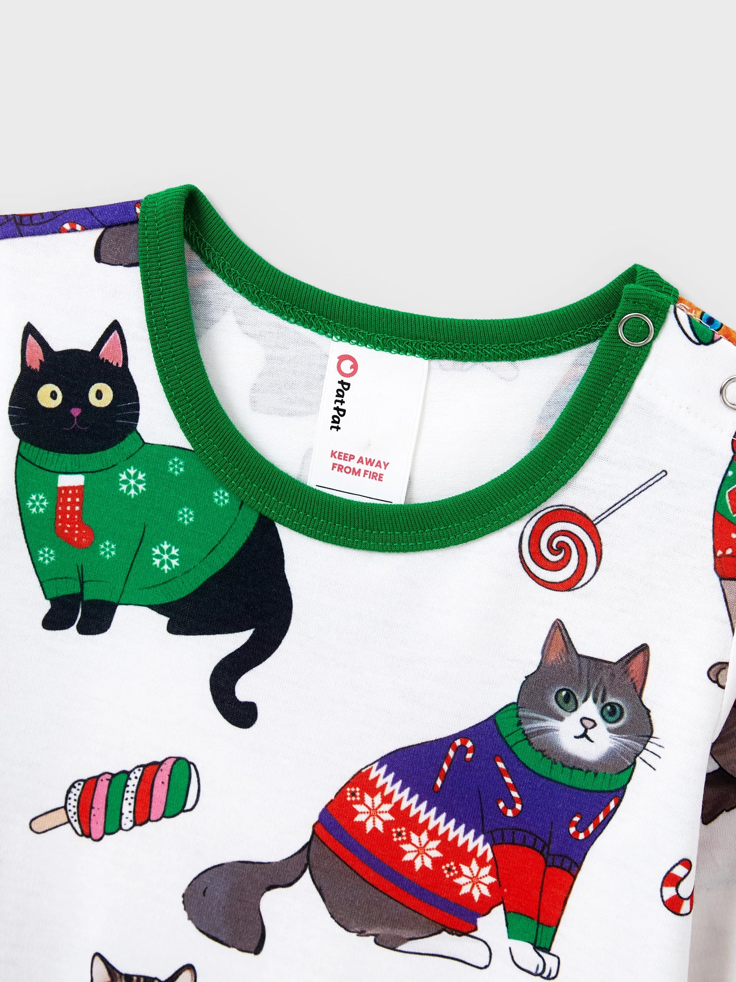 Conjunto de Pijamas de Natal para a Família com Estampa de Gato de Natal e Meias de Natal Multicoloridas