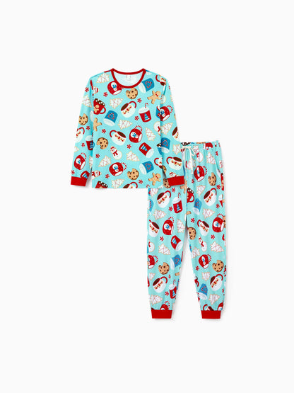 Conjunto de Pijamas em Família para o Natal com Estampa de Bolachas de Gengibre em Azul e Vermelho, acompanhado de Meias de Natal em Azul Claro.