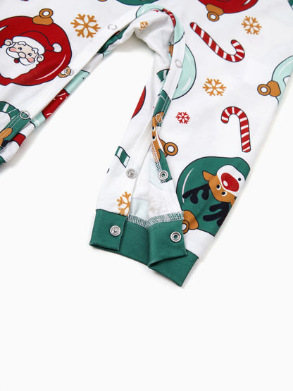 Conjunto de Pijamas em Família a Condizer para o Natal com Renas e Pai Natal e Meias de Natal Verdes