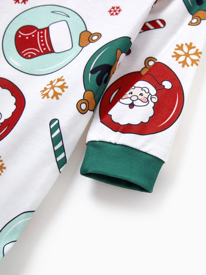 Conjunto de Pijamas em Família a Condizer para o Natal com Renas e Pai Natal e Meias de Natal Verdes