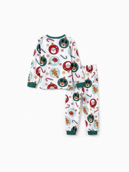 Conjunto de Pijamas em Família a Condizer para o Natal com Renas e Pai Natal e Meias de Natal Verdes