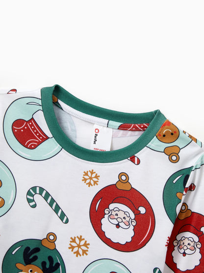 Conjunto de Pijamas em Família a Condizer para o Natal com Renas e Pai Natal e Meias de Natal Verdes