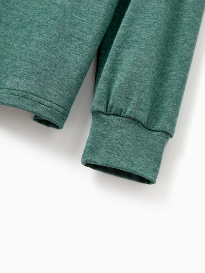 Conjunto de Pijamas em Família a Condizer para o Natal com Renas e Pai Natal e Meias de Natal Verdes