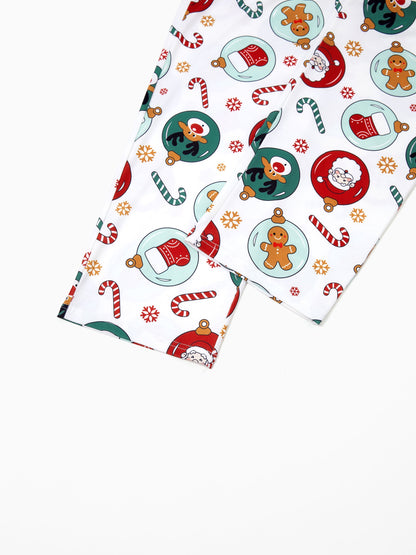 Conjunto de Pijamas em Família a Condizer para o Natal com Renas e Pai Natal e Meias de Natal Verdes