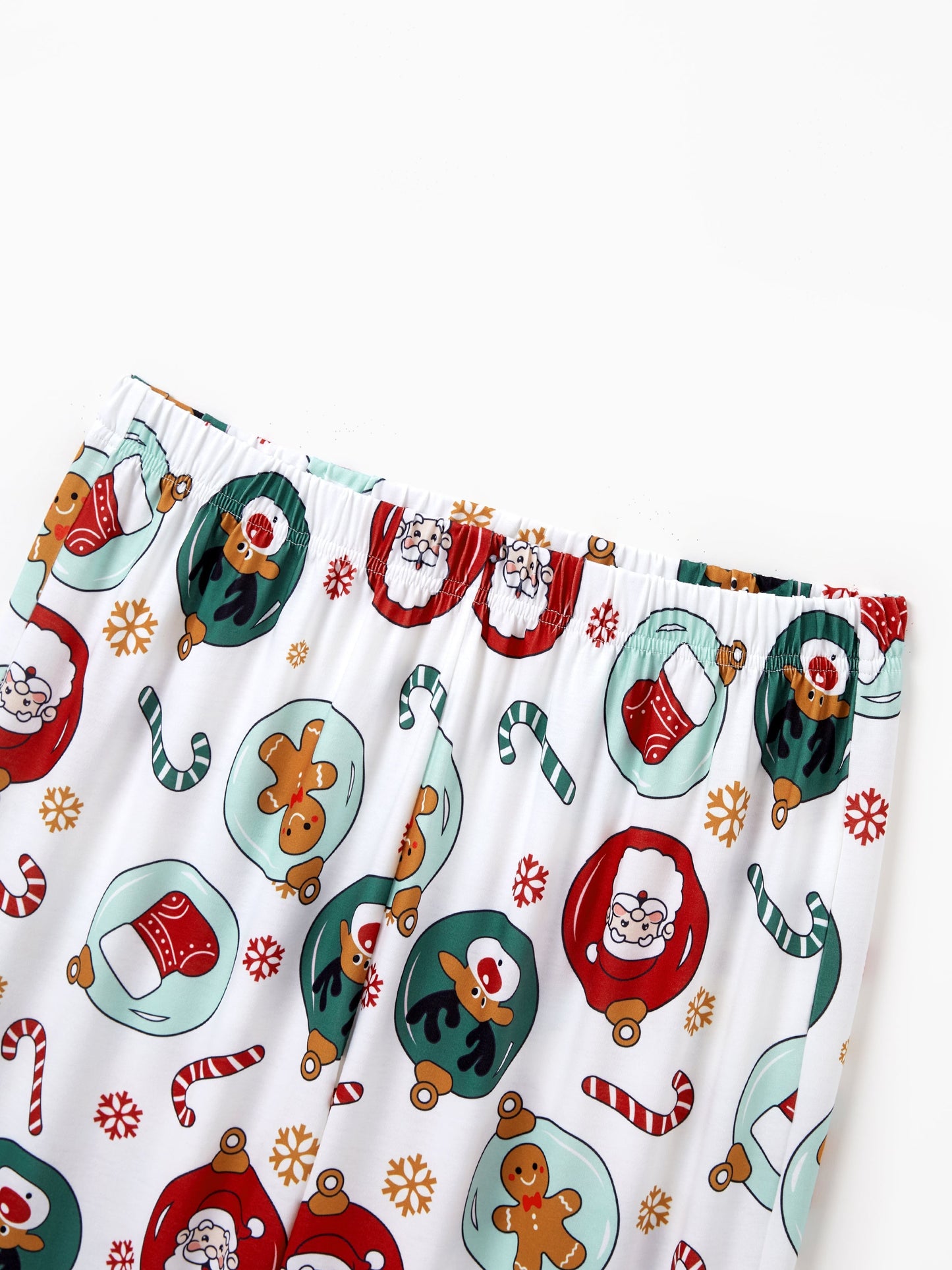 Conjunto de Pijamas em Família a Condizer para o Natal com Renas e Pai Natal e Meias de Natal Verdes