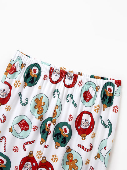 Conjunto de Pijamas em Família a Condizer para o Natal com Renas e Pai Natal e Meias de Natal Verdes