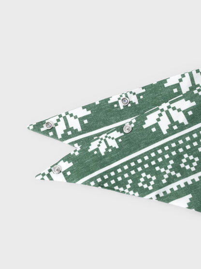 Conjunto de Pijamas de Natal para Família com Estampado de Renas e Flocos de Neve em Verde com Meias de Natal Verde Escuro