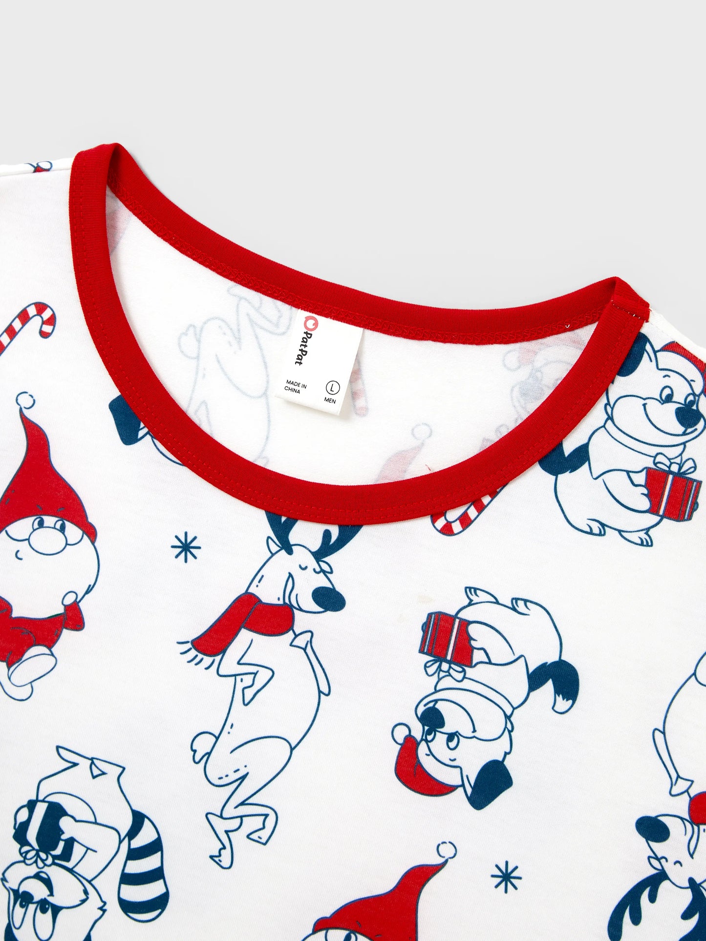 Conjunto de Pijamas Correspondentes para a Família com Estampa de Pai Natal e Cães, incluindo Meias de Natal, Brancas