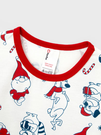 Conjunto de Pijamas Correspondentes para a Família com Estampa de Pai Natal e Cães, incluindo Meias de Natal, Brancas