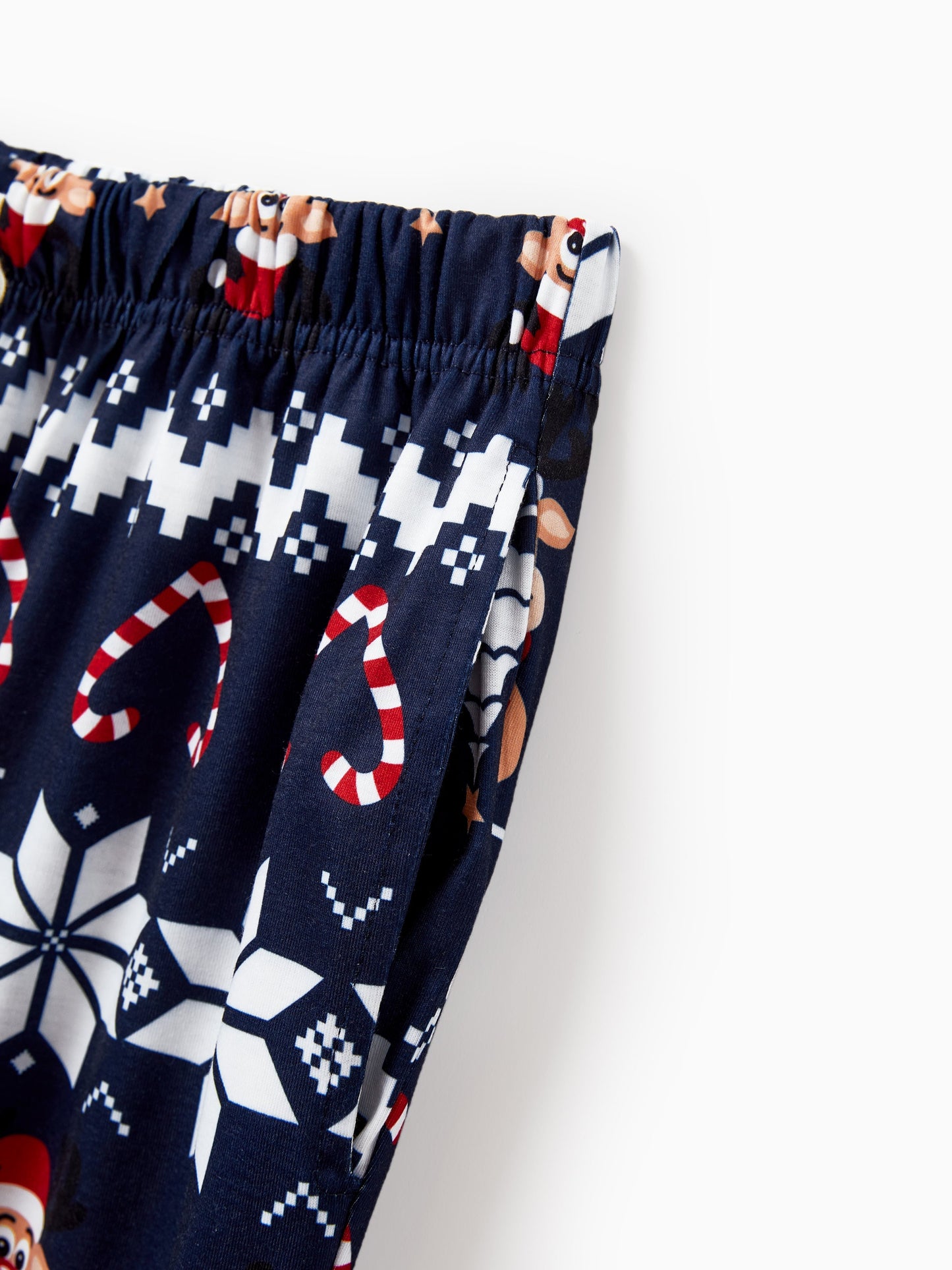 Conjunto de Pijamas para toda a Família a Condizer com Estampa de Renas e Flocos de Neve Azul Escuro