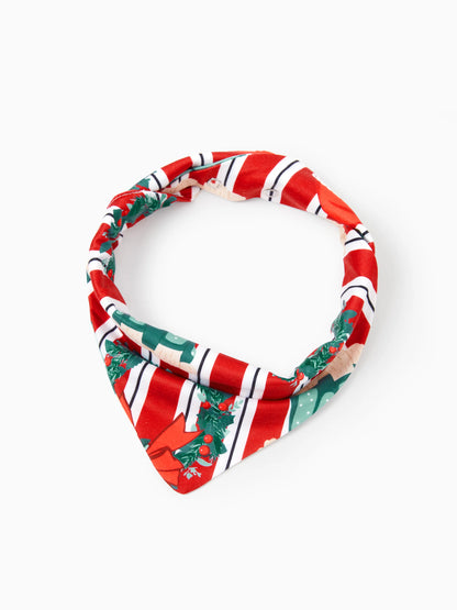 Conjunto de Pijamas Coordenados para a Família no Natal com Estampa de Cãozinho Vermelhos