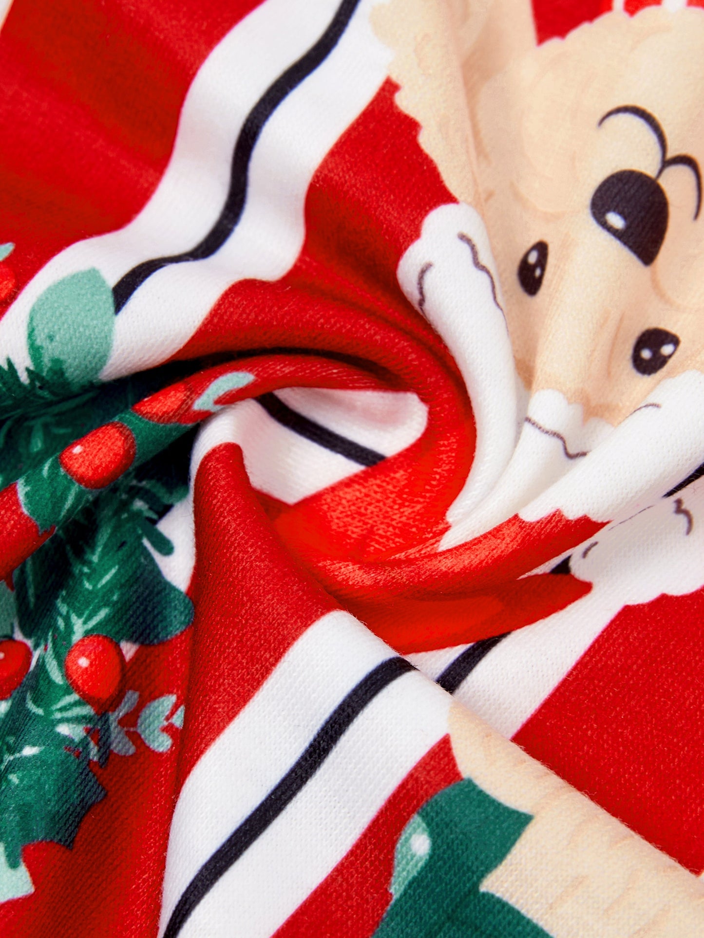 Conjunto de Pijamas Coordenados para a Família no Natal com Estampa de Cãozinho Vermelhos