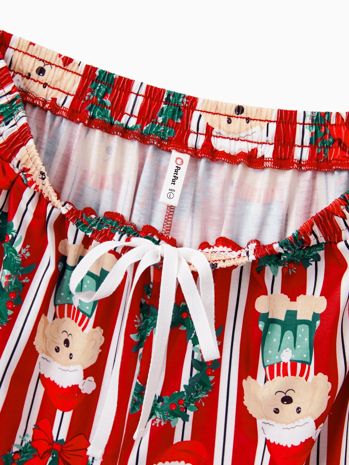 Conjunto de Pijamas Coordenados para a Família no Natal com Estampa de Cãozinho Vermelhos