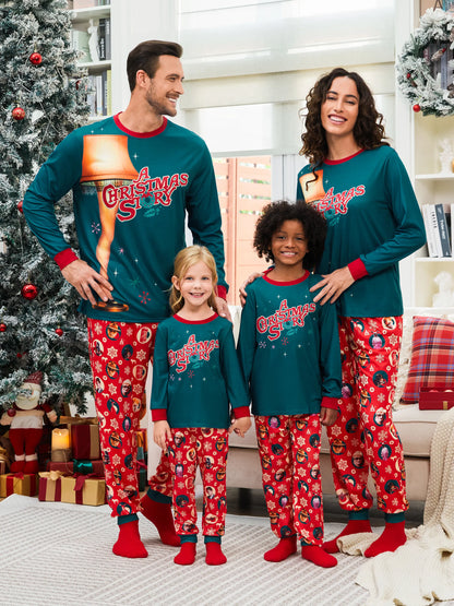 Conjunto de Pijamas Gráficos "A História de Natal" com Meias de Natal em Conjunto de Famílias Matching.