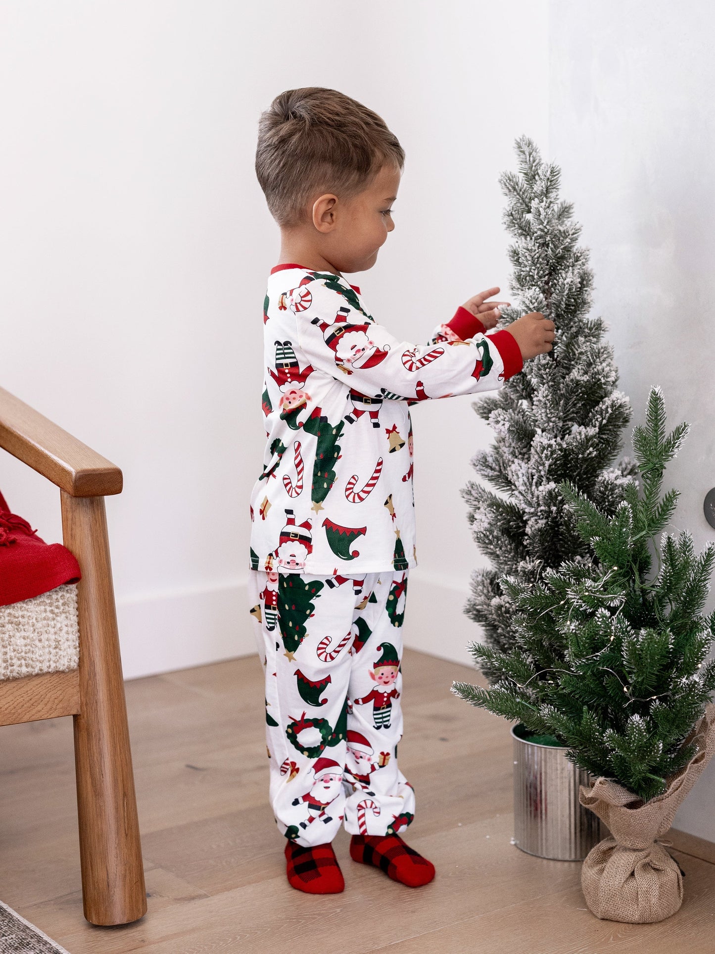 Christmas Matching Family Pajamas Set Santa Claus and Christmas Tree Print Long-sleeve PJS with Christmas Socks White