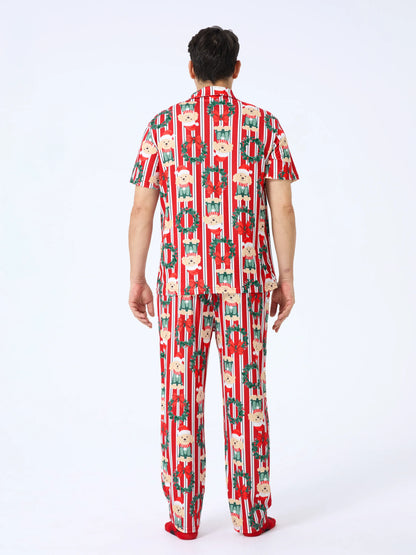 Conjunto de Pijamas Coordenados para a Família no Natal com Estampa de Cãozinho Vermelhos