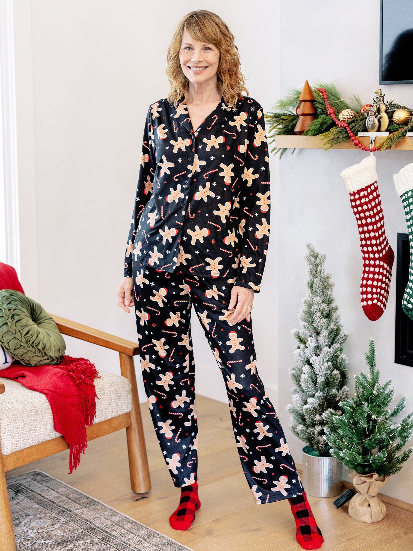 Christmas Matching Family Pajamas Set Gingerbread Print Black PJS with Christmas Socks Black